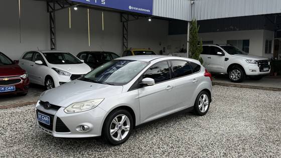 FORD FOCUS 1.6 S 16V FLEX 4P MANUAL FORD FOCUS 1.6 S 16V FLEX 4P MANUAL